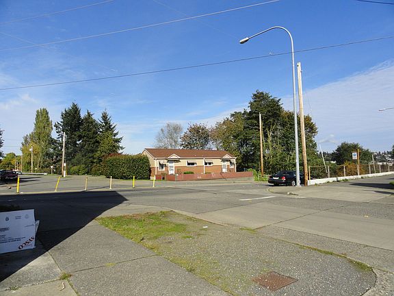 3rd image of 1017 Chester Ave