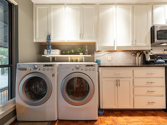 3rd image of 606 W Lynn St APT 33