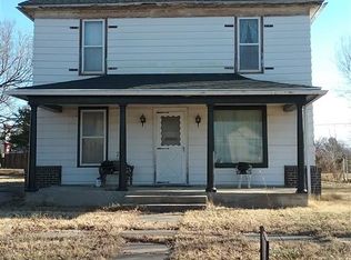 112 S Oak St, Eureka, KS 67045