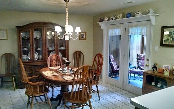 Eat-in Kitchen