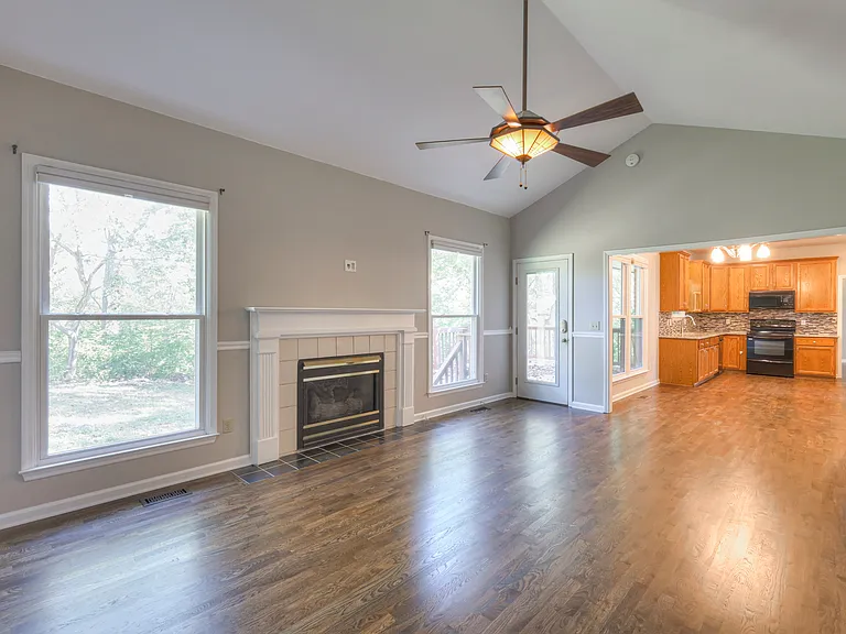 1300 Buckingham Cir — Photo 6