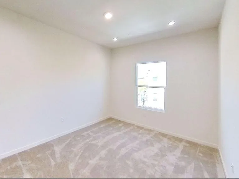 357 Wagner Ln — Photo 3