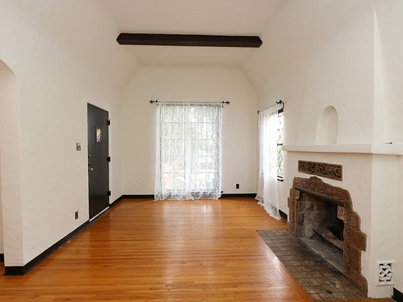 4th image of 1021 E Cypress Ave