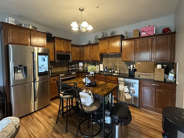 223 NE 45th Ln — Photo 2