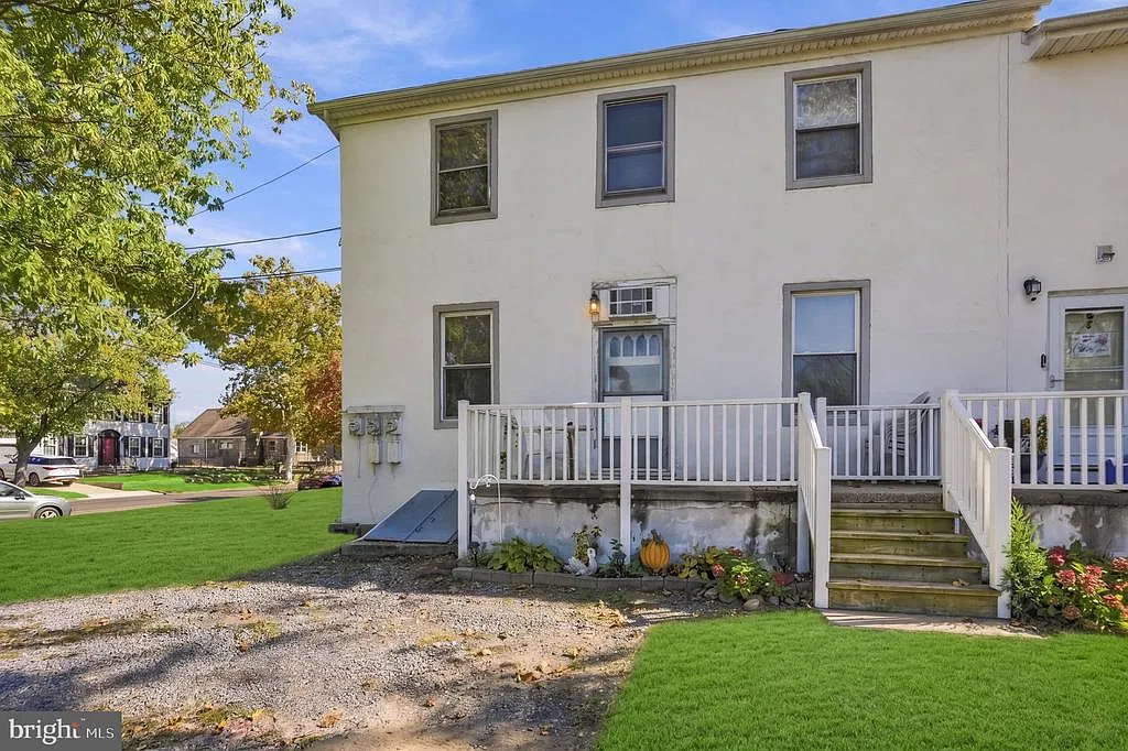 1 bed, 1.0 bath, 988 sqft, $1,800 — Photo 2