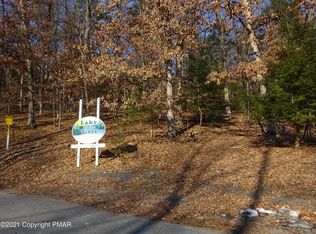 86 Woodcrest Dr, East Stroudsburg, PA 18302