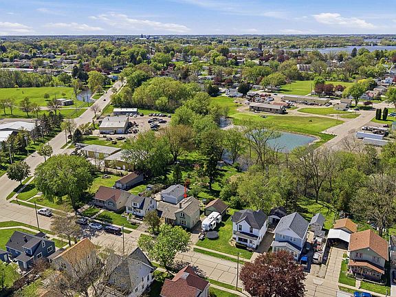 3rd image of 218 Roller Ave
