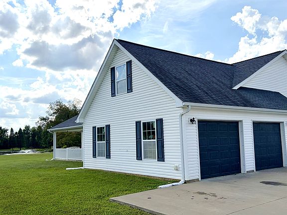 3rd image of 4853 N Pleasant Valley Rd