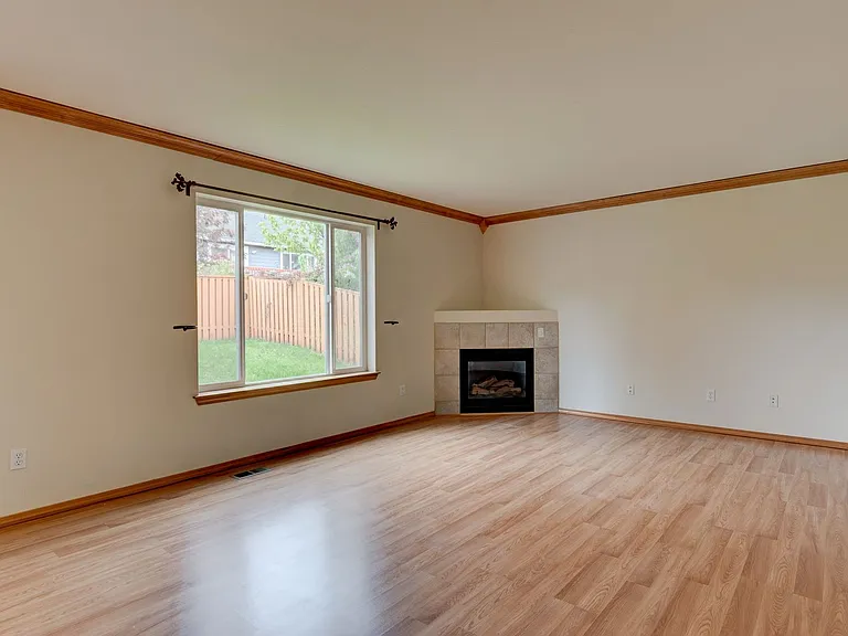 1730 NW Almond Loop — Photo 8