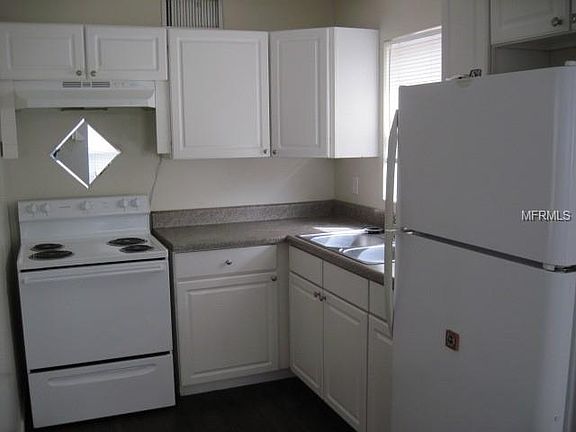 3rd image of 2293 E Dana Dr