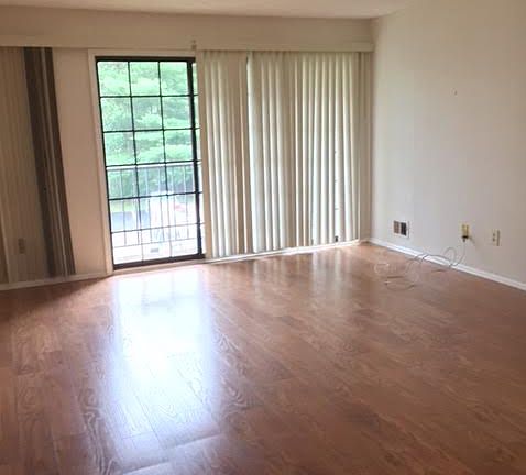 3rd image of 34 Sussex Pl #502