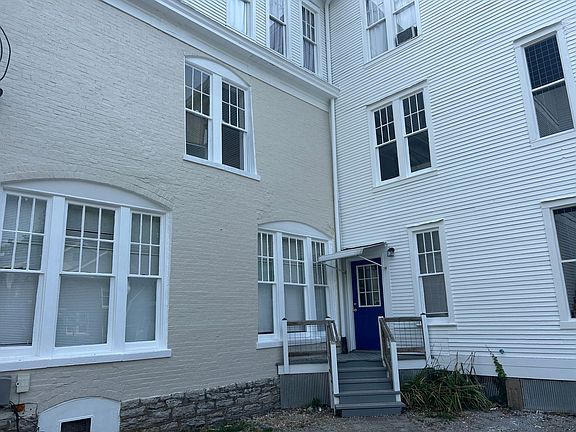 4th image of 418-1 E Maxwell St #0