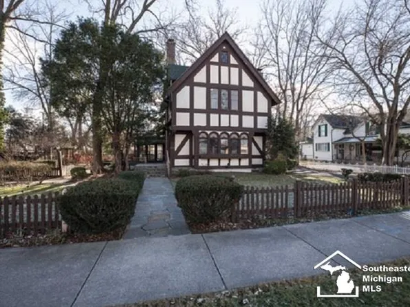7573 Macomb St, Grosse Ile, MI 48138