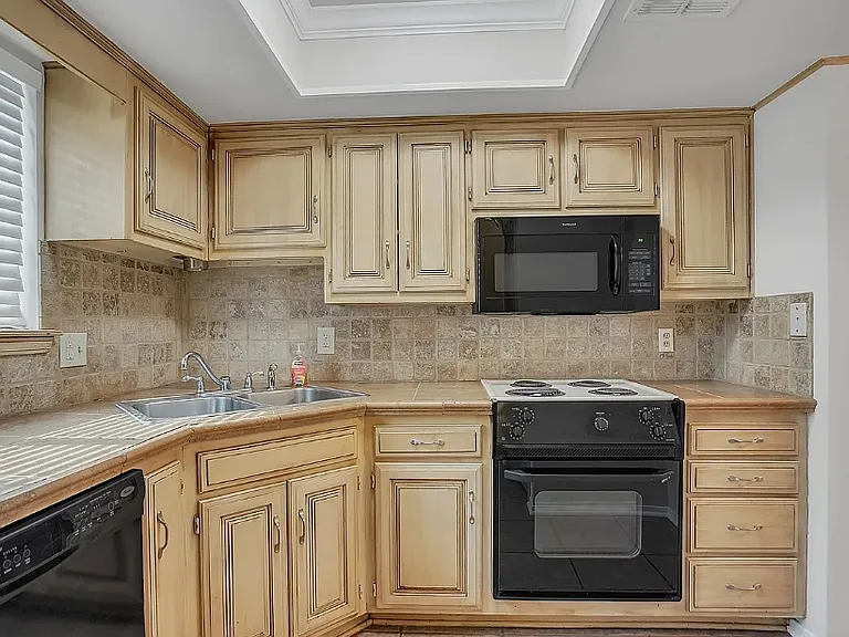 255 E Beaver Ave #611 — Photo 4