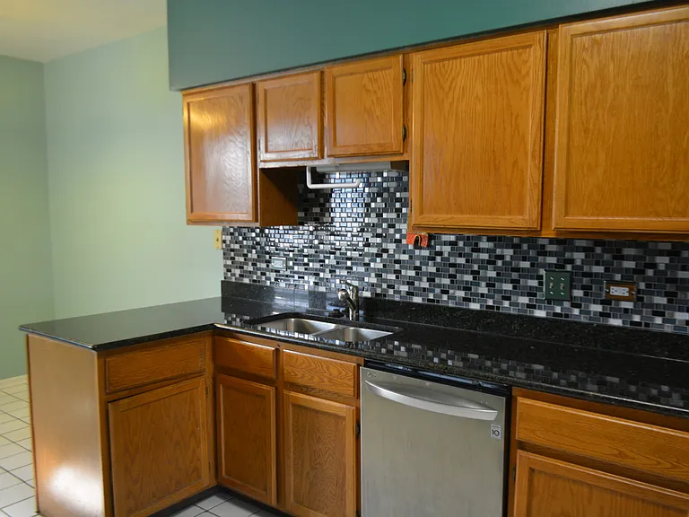 613 W Parkside Dr — Photo 5
