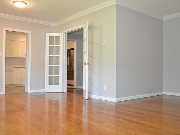 3rd image of 875 Dogwood Ave