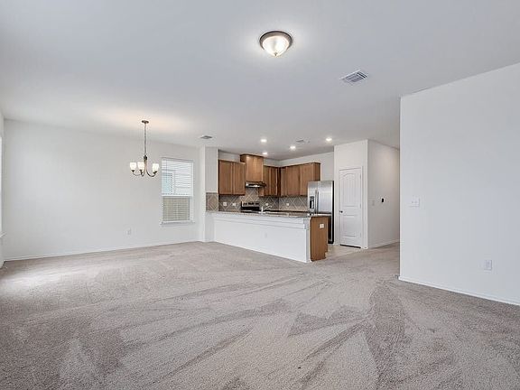 5th image of 8200 Knoxville Trl