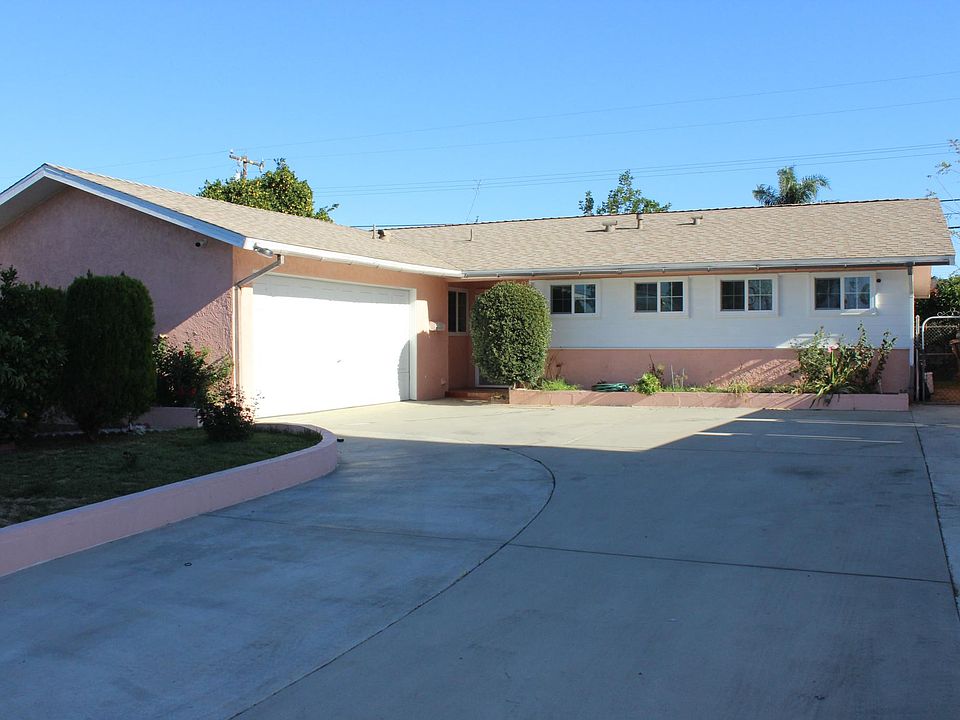 1st image of 402 Cabana Ave