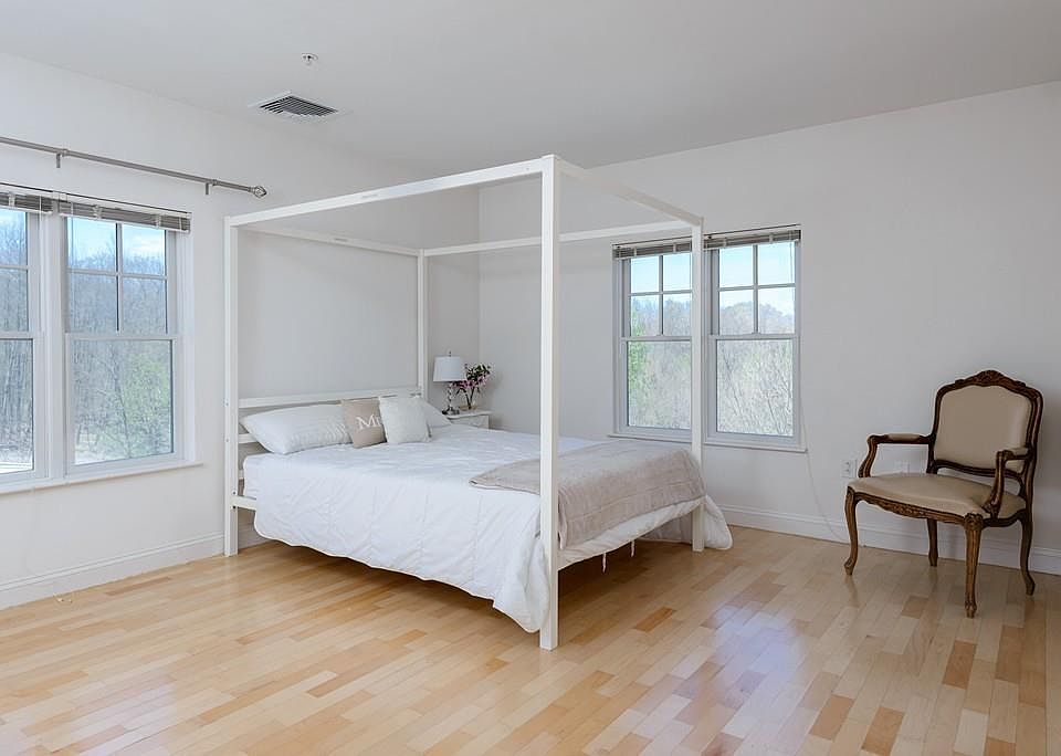 1st image of 501 Commerce Dr Unit 4212
