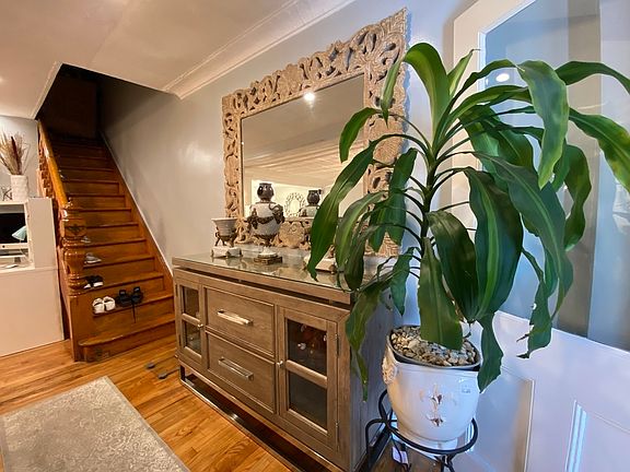 5th image of 557 48th St #1A