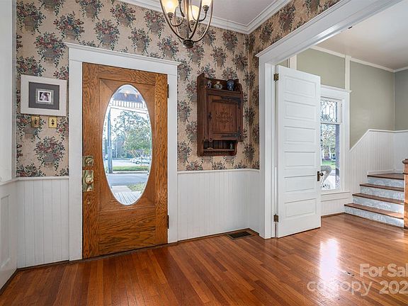 3rd image of 203 E Congress St