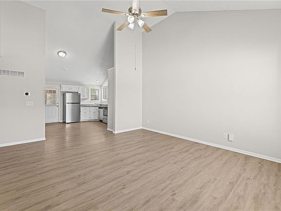 4th image of 1052 NE Queens Ct