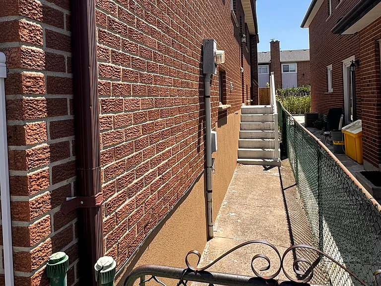 165 Aberdeen Ave — Photo 38
