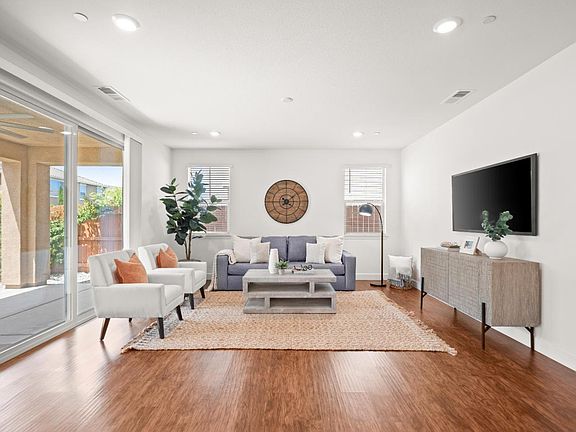 4th image of 2121 Somers St