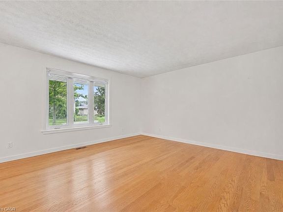 3rd image of 27 Dawson Dr