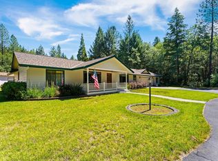 2075 Azalea Dr, Grants Pass, OR 97526
