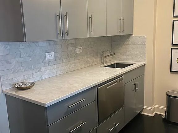 5th image of 100 W 57th St #21L