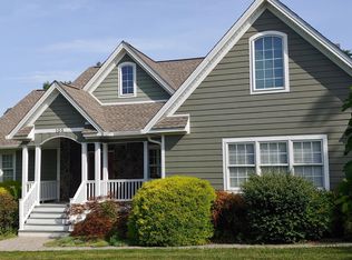 105 Pointe O Woods Dr, Huddleston, VA