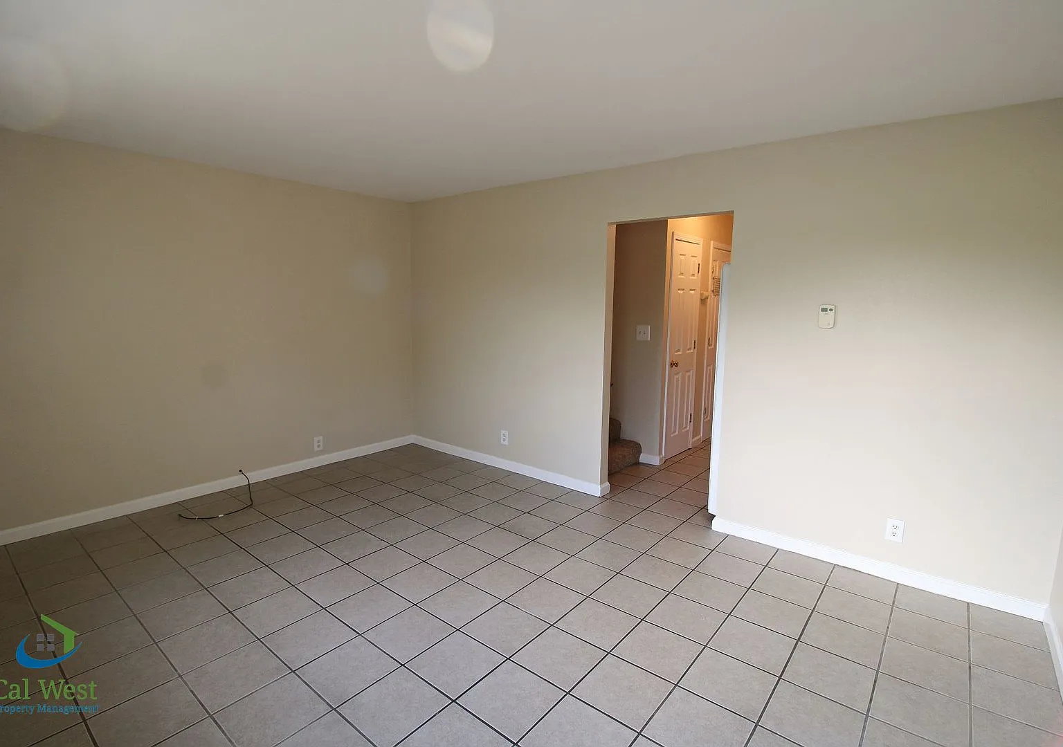 $2,895 2 Bedroom 1.5 Bath Bi-Level Town home — Photo 3