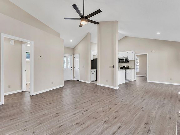5th image of 303 Rockland Dr
