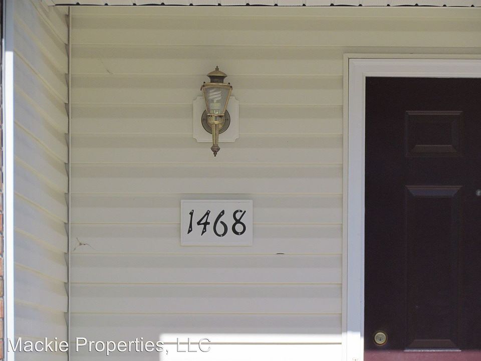 2nd image of 1468 W Rockcrest Dr