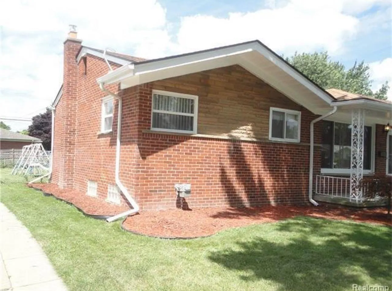 3 bed, 1250 sqft, $1,900 — Photo 4
