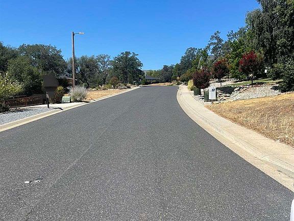 4th image of 760 Live Oak Dr