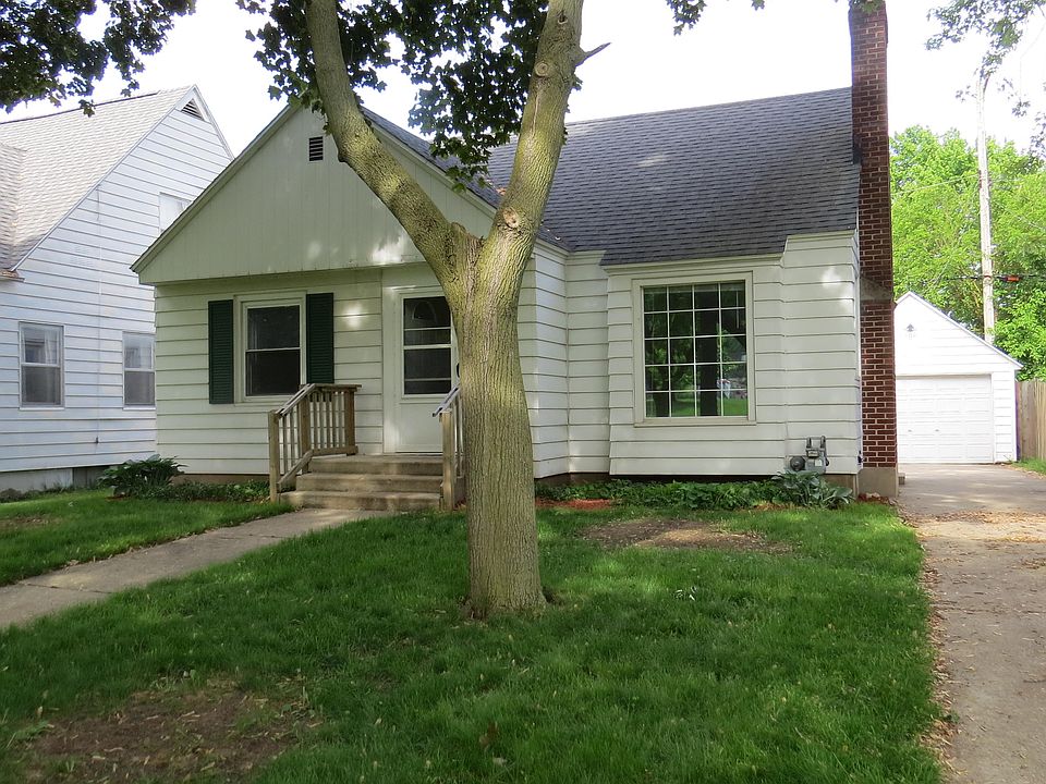 1st image of 1728 Tamarack Ave NW