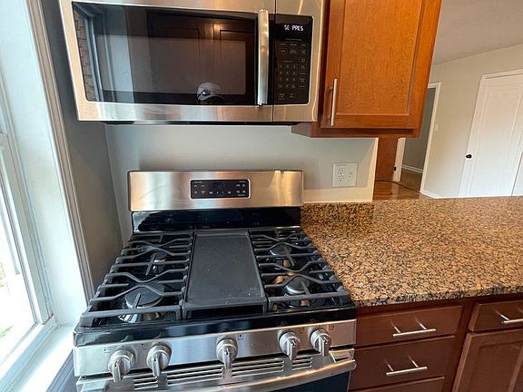 3rd image of 210 Hearne Ave APT 1