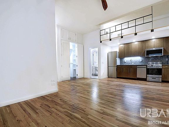 5th image of 123 Bank St APT 460
