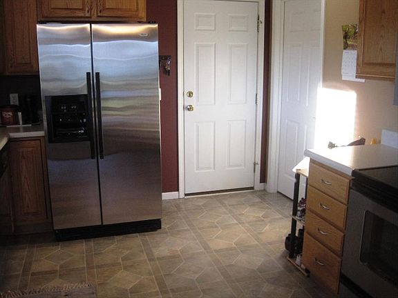 5th image of 881 Meadowgate Dr
