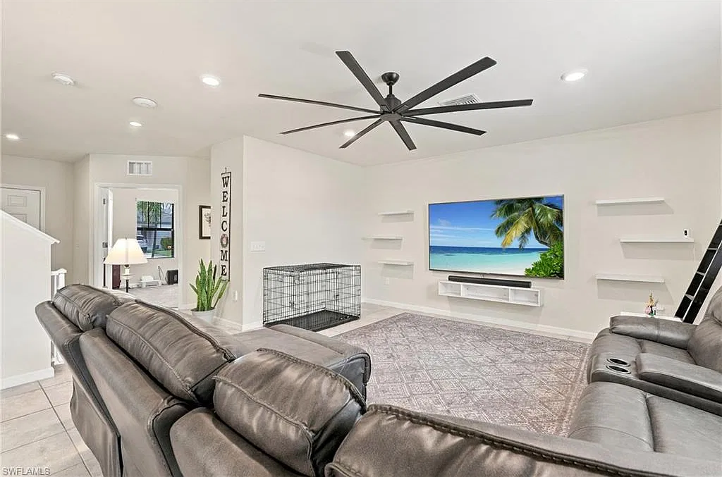 4 bed, 2.5 bath, 2402 sqft, $3,300 — Photo 3