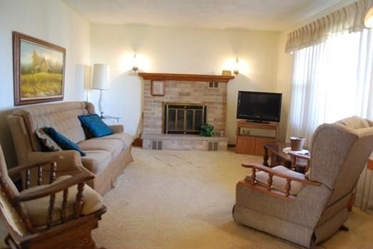 3rd image of 301 Breezy Point Dr