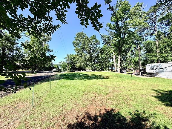 5th image of 115 Ireland Dr