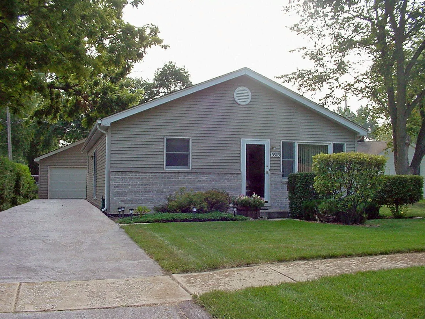 3605 Carpenter St photo 1