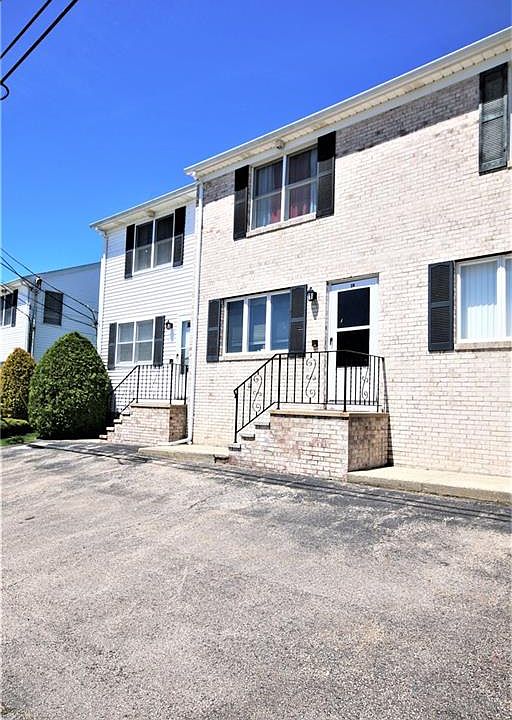 1st image of 28 Iris Ln