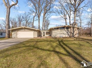 8436 Church Rd, Grosse Ile, MI 48138