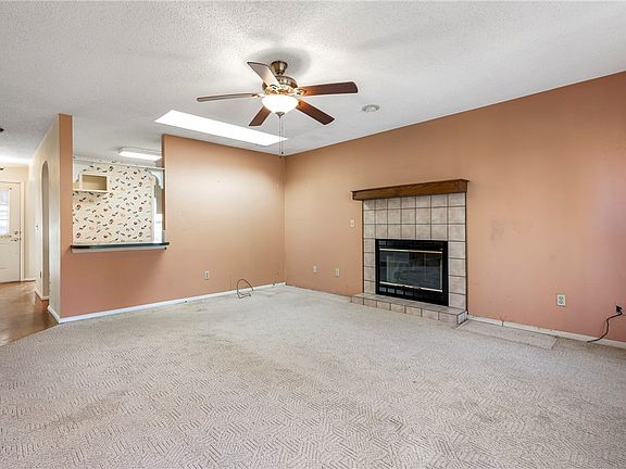3rd image of 4 Spalding Cir