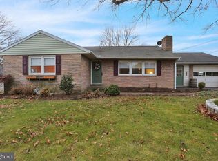 405 Fairview St, East Earl, PA 17519