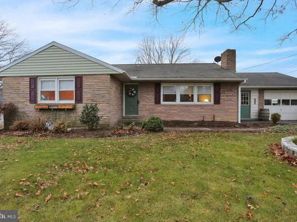 405 Fairview St, East Earl, PA 17519